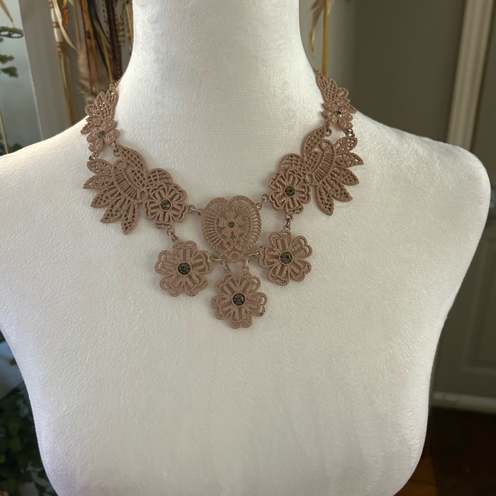 Elegant Floral dusty rose Necklace